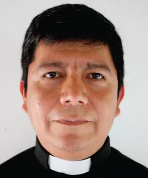 Pbro. Efrén Israel Vives López